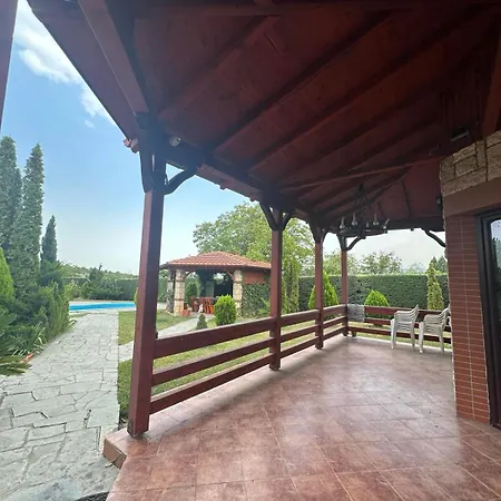 Laci Private Poll Billiard Garden *